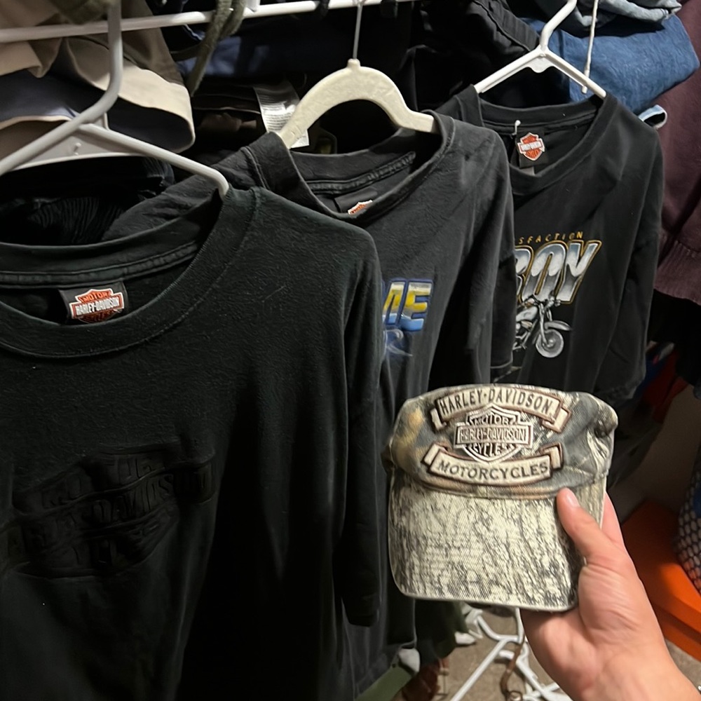 THREE VINTAGE HARLEY-DAVIDSON GRAPIC TEE (with free hat)